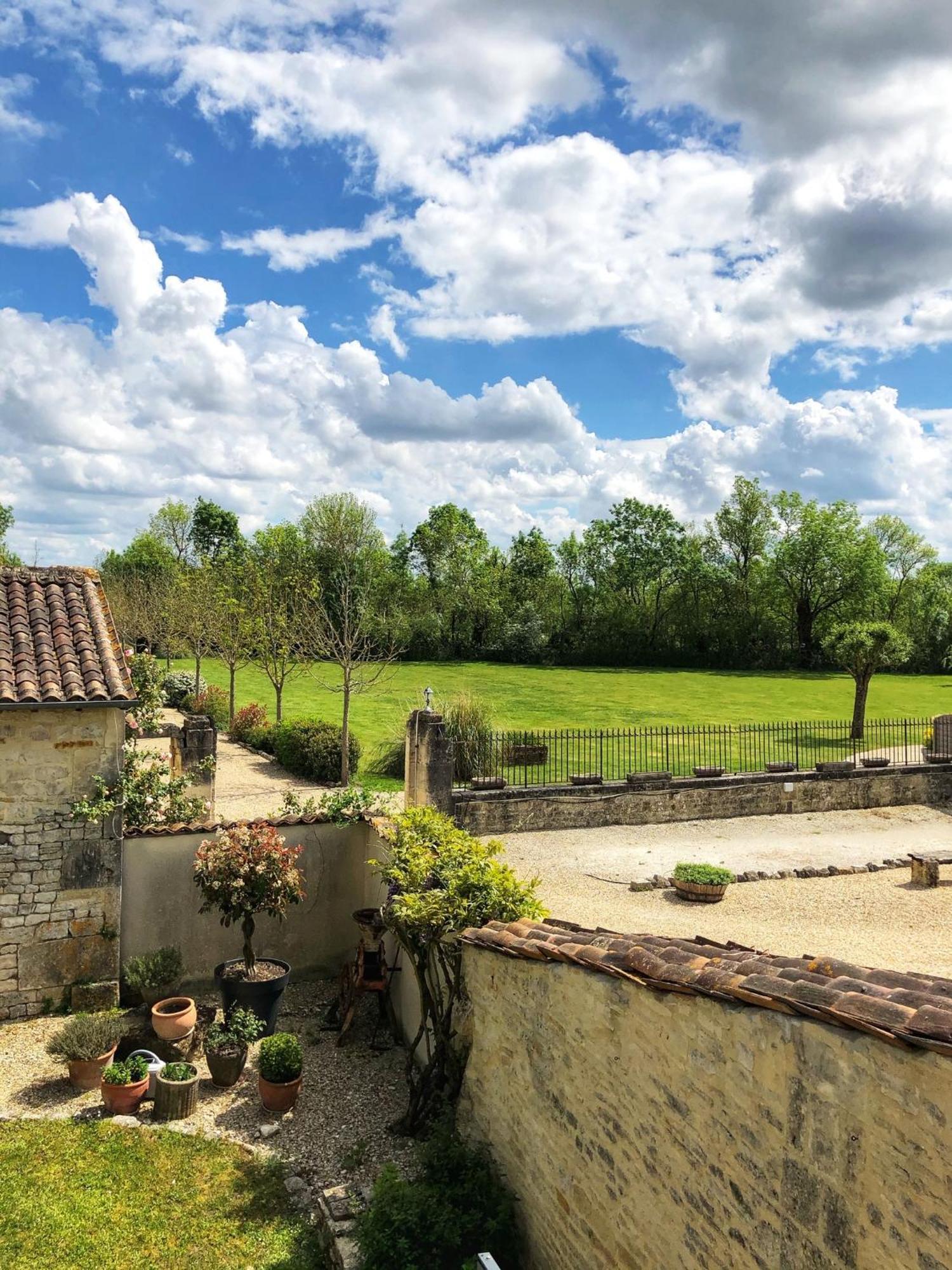 Gites De Cognac Bréville Buitenkant foto