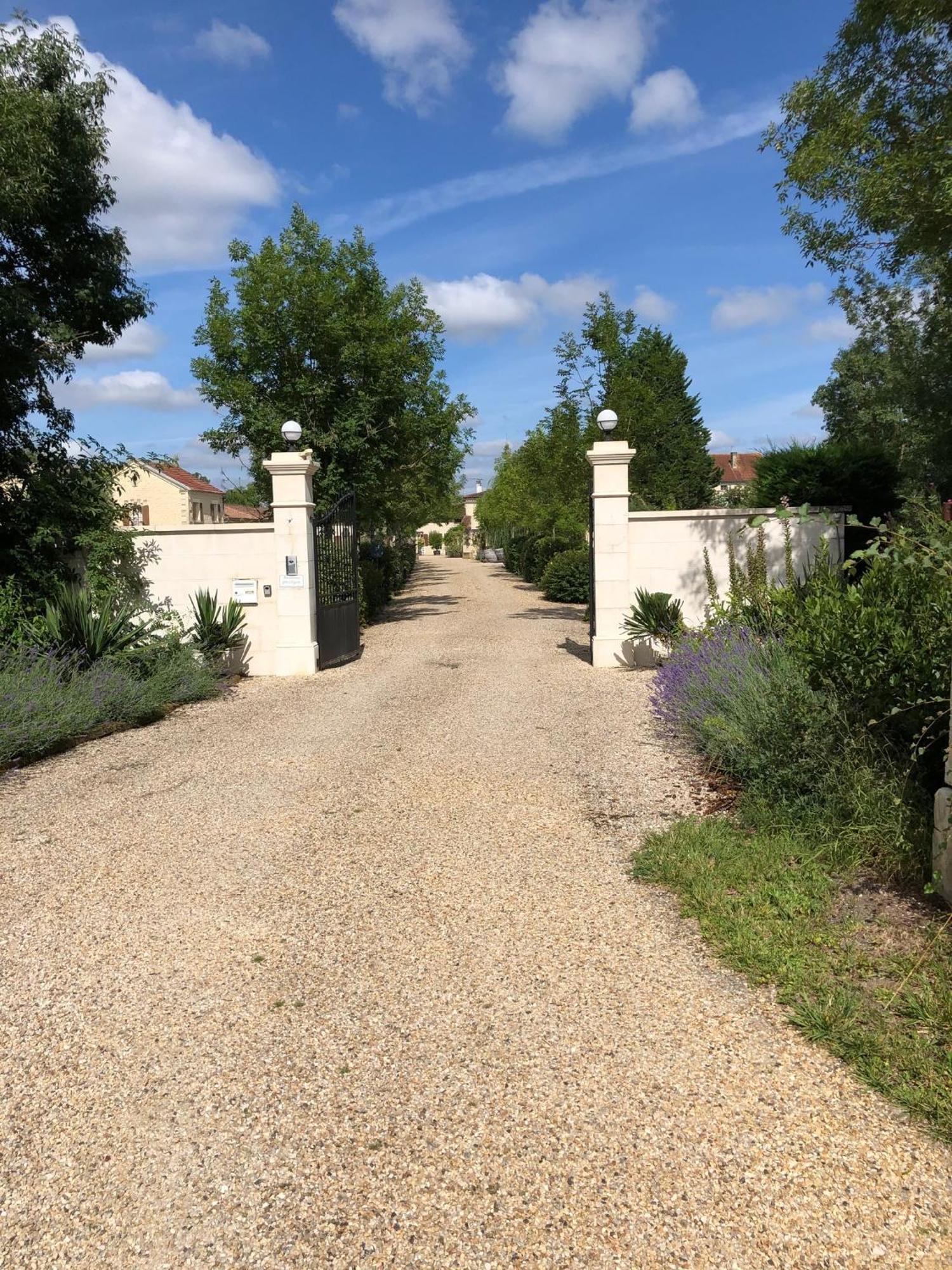 Gites De Cognac Bréville Buitenkant foto